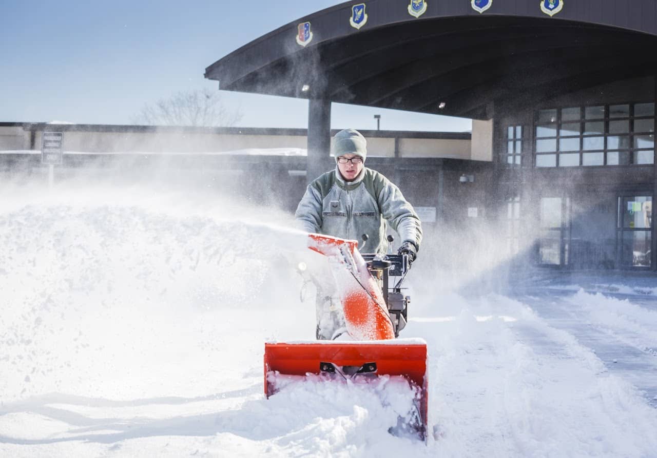 Handyman snow removal service in Toronto and GTA